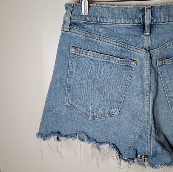 Abercrombie & Fitch The 4" Mom Medium Wash Short High Rise Raw Cut Hem Size 29/8 - Picture 8 of 10